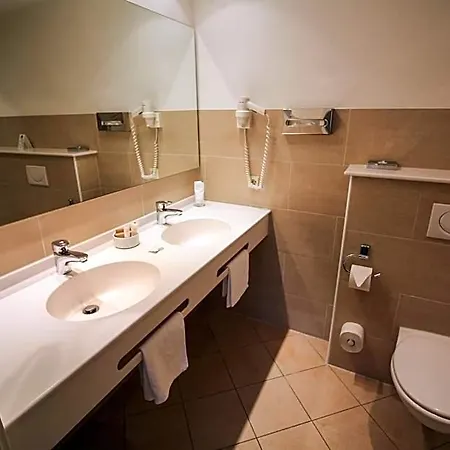 祖姆格尔登欧森林酒店